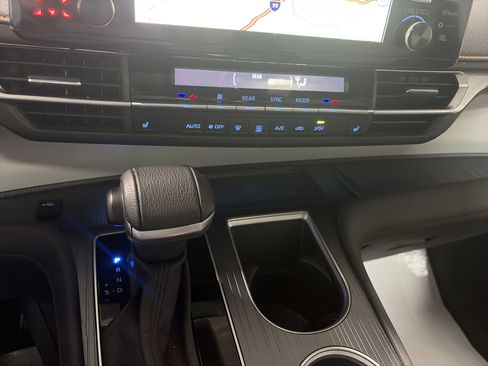 Used 2023 Toyota Sienna XSE w/ XSE Plus Package image 23