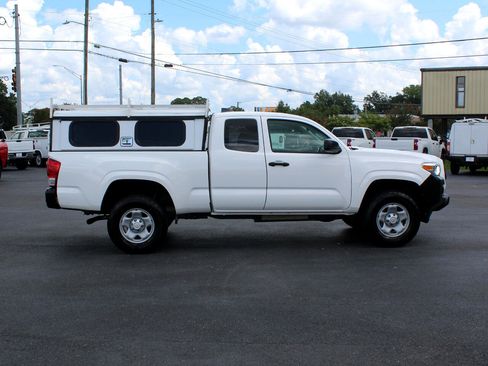 Used 2022 Toyota Tacoma SR image 5