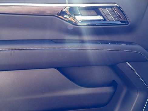 Used 2025 Chevrolet Tahoe Premier image 18