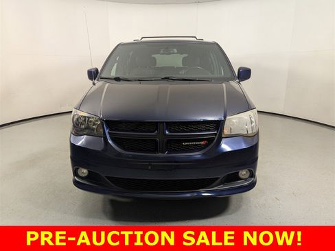 Used 2017 Dodge Grand Caravan GT image 2