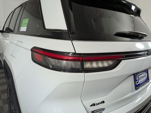 Certified 2024 Jeep Grand Cherokee Altitude image 16