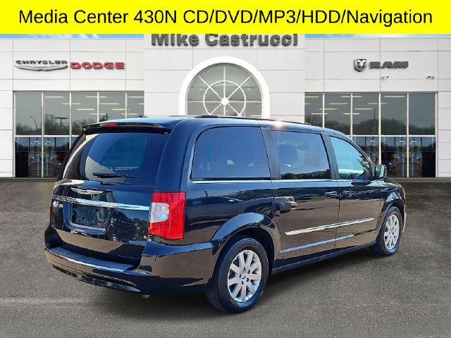 Used 2011 Chrysler Town & Country Touring-L w/ Entertainment Group #2 FWD image 4