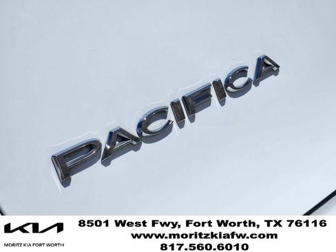 Used 2025 Chrysler Pacifica Select FWD image 11