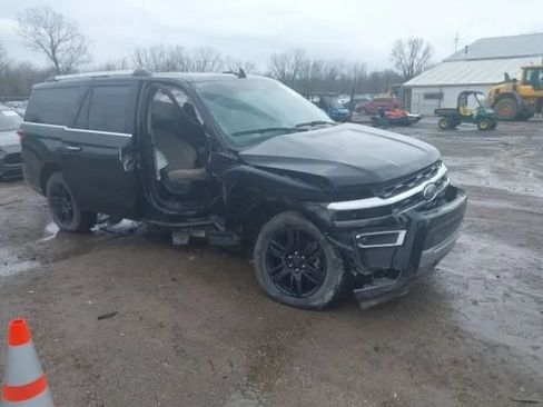 Used 2024 Ford Expedition Max Limited AWD/4WD image 2