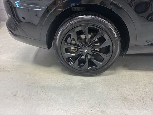 Used 2023 Kia Sorento SX image 3