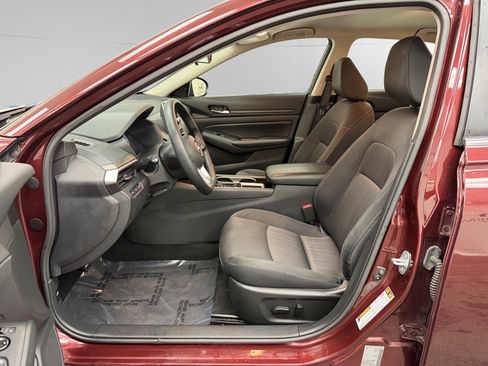 Used 2024 Nissan Altima 2.5 SV image 9