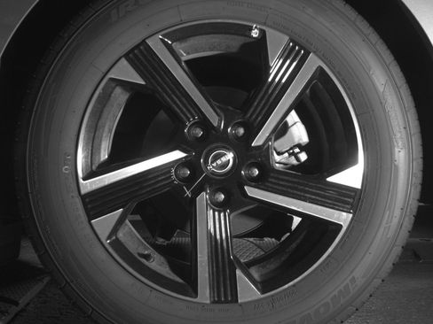 Used 2025 Nissan Sentra SV FWD image 14