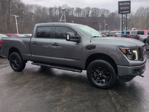 Used 2018 Nissan Titan SV w/ SV Convenience Package image 3