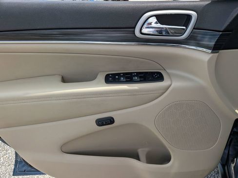 Used 2020 Jeep Grand Cherokee Limited RWD image 31