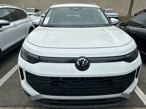 Used 2025 Volkswagen Tiguan S image 2