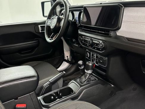Used 2024 Jeep Wrangler Unlimited w/ Convenience Group AWD/4WD image 36
