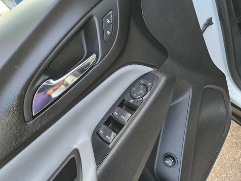 Used 2018 Chevrolet Equinox LT image 28