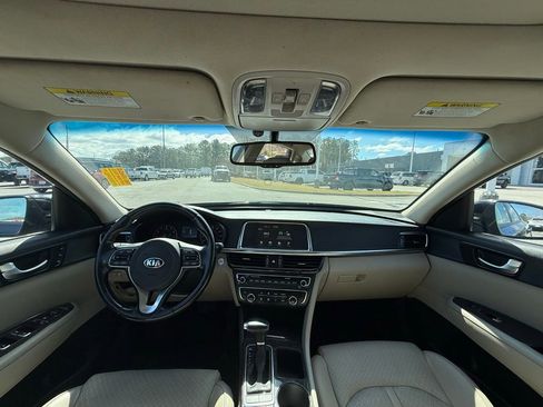Used 2018 Kia Optima EX w/ Premium Package image 12