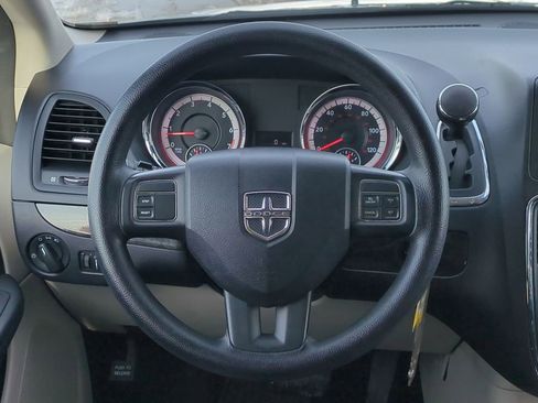 Used 2014 Dodge Grand Caravan SXT image 25
