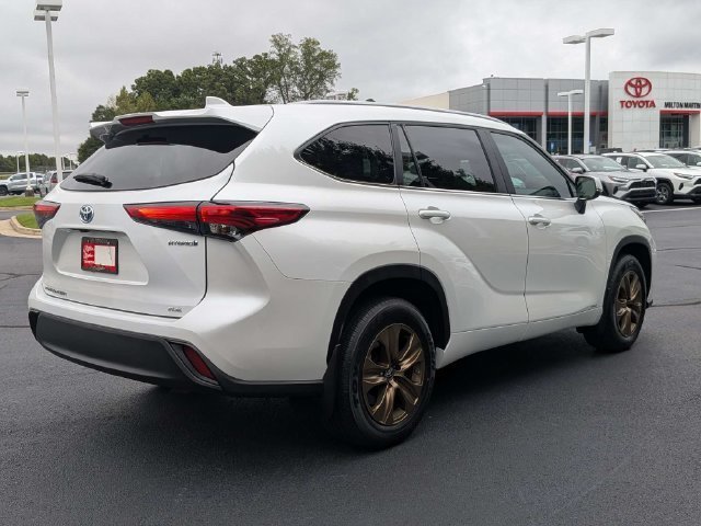 Used 2023 Toyota Highlander Bronze Edition AWD/4WD image 3