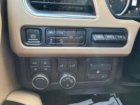 Used 2021 Chevrolet Tahoe Premier w/ Premium Package AWD/4WD image 16