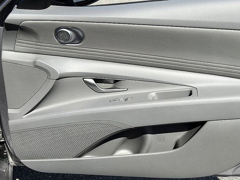 Used 2025 Hyundai Elantra SEL FWD image 27