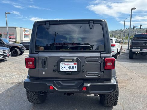 Used 2018 Jeep Wrangler Unlimited Sport S AWD/4WD image 7