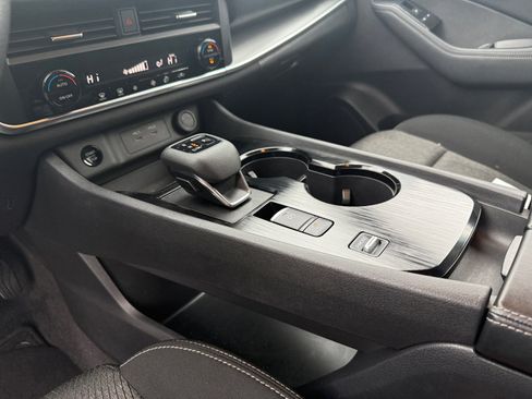 Used 2024 Nissan Rogue SV image 13