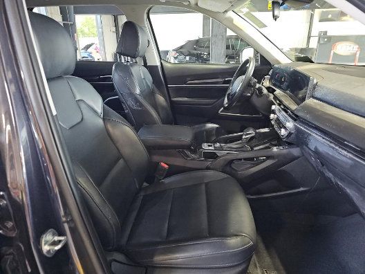 Used 2025 Kia Telluride S FWD image 5