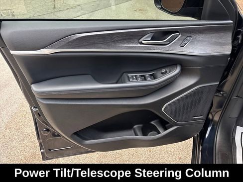 Used 2024 Jeep Grand Cherokee Limited w/ Luxury Tech Group II image 12