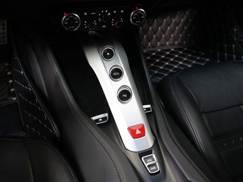 Used 2016 Ferrari California T image 18