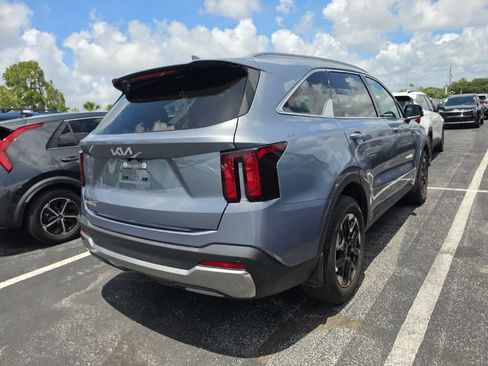 Certified 2025 Kia Sorento S FWD image 15