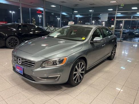 Used 2017 Volvo S60 T5 Inscription Platinum image 14