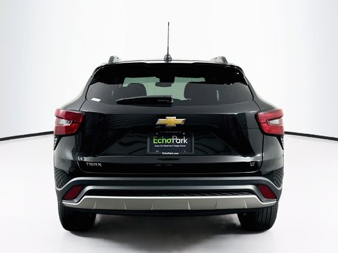 Used 2025 Chevrolet Trax LT w/ LT Convenience Package FWD image 7