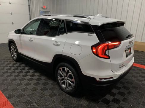 Used 2021 GMC Terrain SLT image 2