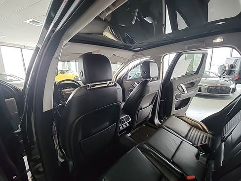 Used 2020 Land Rover Range Rover Velar R-Dynamic S image 37