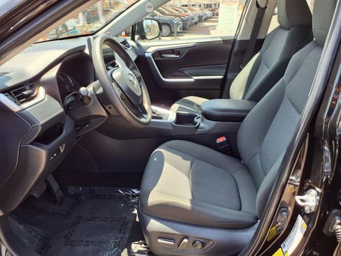 Used 2025 Toyota RAV4 XLE FWD image 16