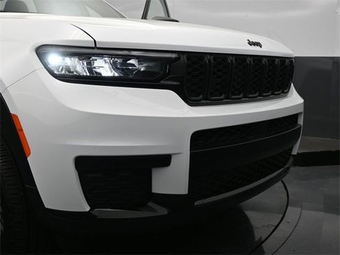 New 2025 Jeep Grand Cherokee L Altitude image 29