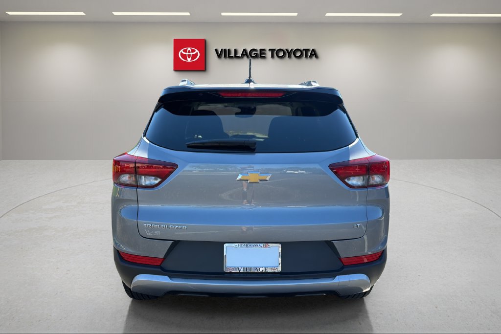 Used 2023 Chevrolet TrailBlazer LT w/ Convenience Package FWD image 4