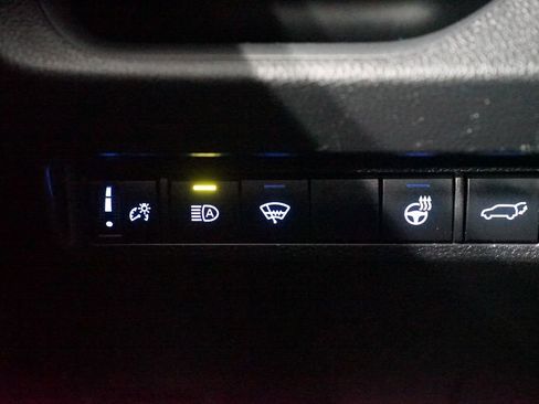 Used 2020 Toyota RAV4 XLE image 23