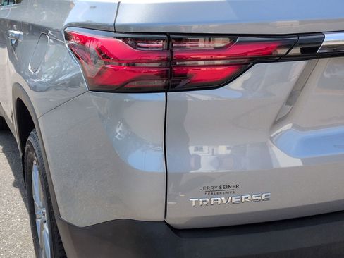 Used 2023 Chevrolet Traverse LT image 13