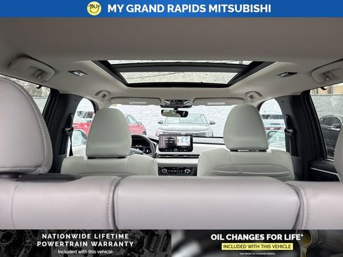 New 2026 Mitsubishi Outlander SEL image 17