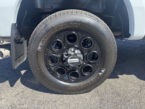 Used 2025 Ford F250 XLT w/ Black Appearance Package AWD/4WD image 6