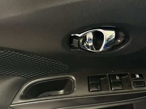 Used 2016 Nissan Versa Note SV FWD image 13