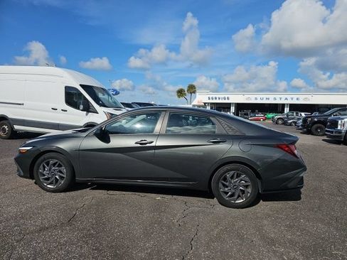 Used 2024 Hyundai Elantra SEL FWD image 5