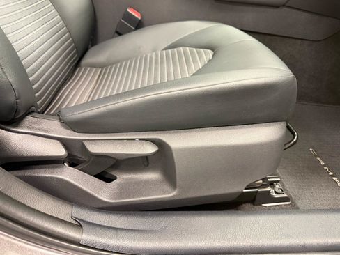 Used 2021 Toyota Camry SE w/ Convenience Package FWD image 15