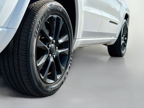 Used 2021 Jeep Grand Cherokee Laredo X AWD/4WD image 9