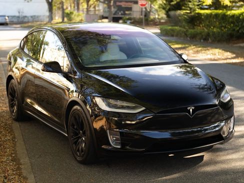 Used 2018 Tesla Model X 75D image 3