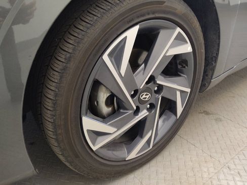 Used 2025 Hyundai Elantra SEL FWD image 31