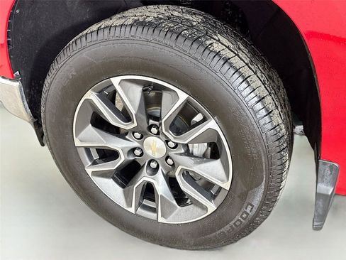 Used 2023 Chevrolet Silverado 1500 LT AWD/4WD image 32