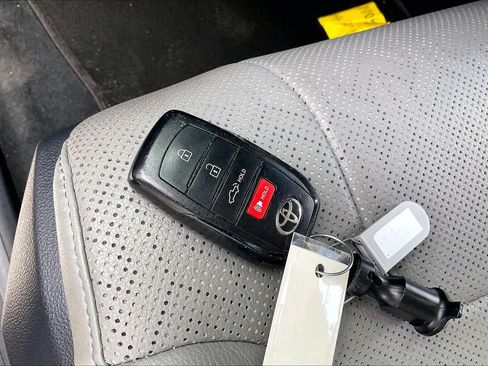 Used 2024 Toyota Tundra Limited AWD/4WD image 15