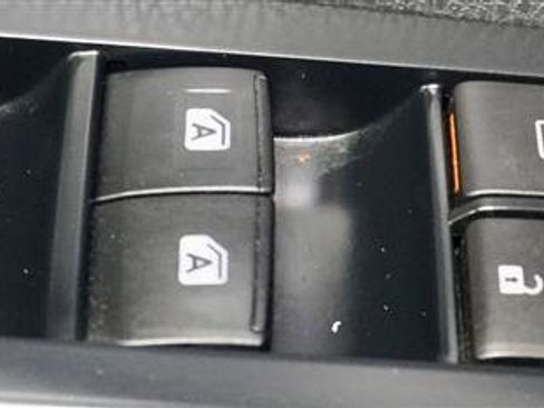 Used 2018 Toyota Camry SE image 30