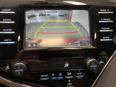 Used 2018 Toyota Camry XSE FWD image 8