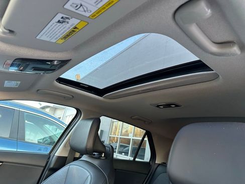 Used 2023 Kia Niro SX Touring image 16