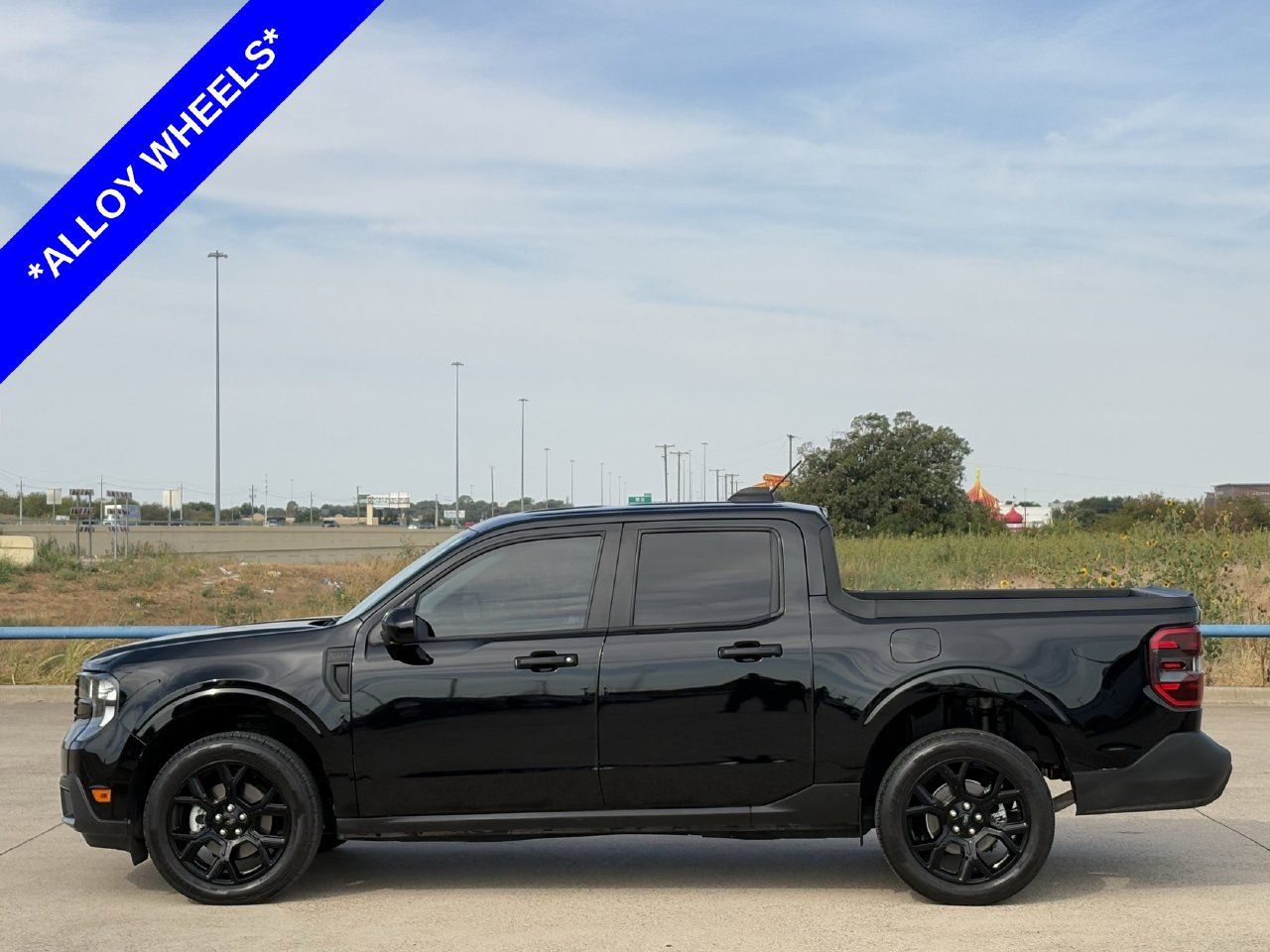 Used 2025 Ford Maverick XLT w/ XLT Luxury Package AWD/4WD image 3